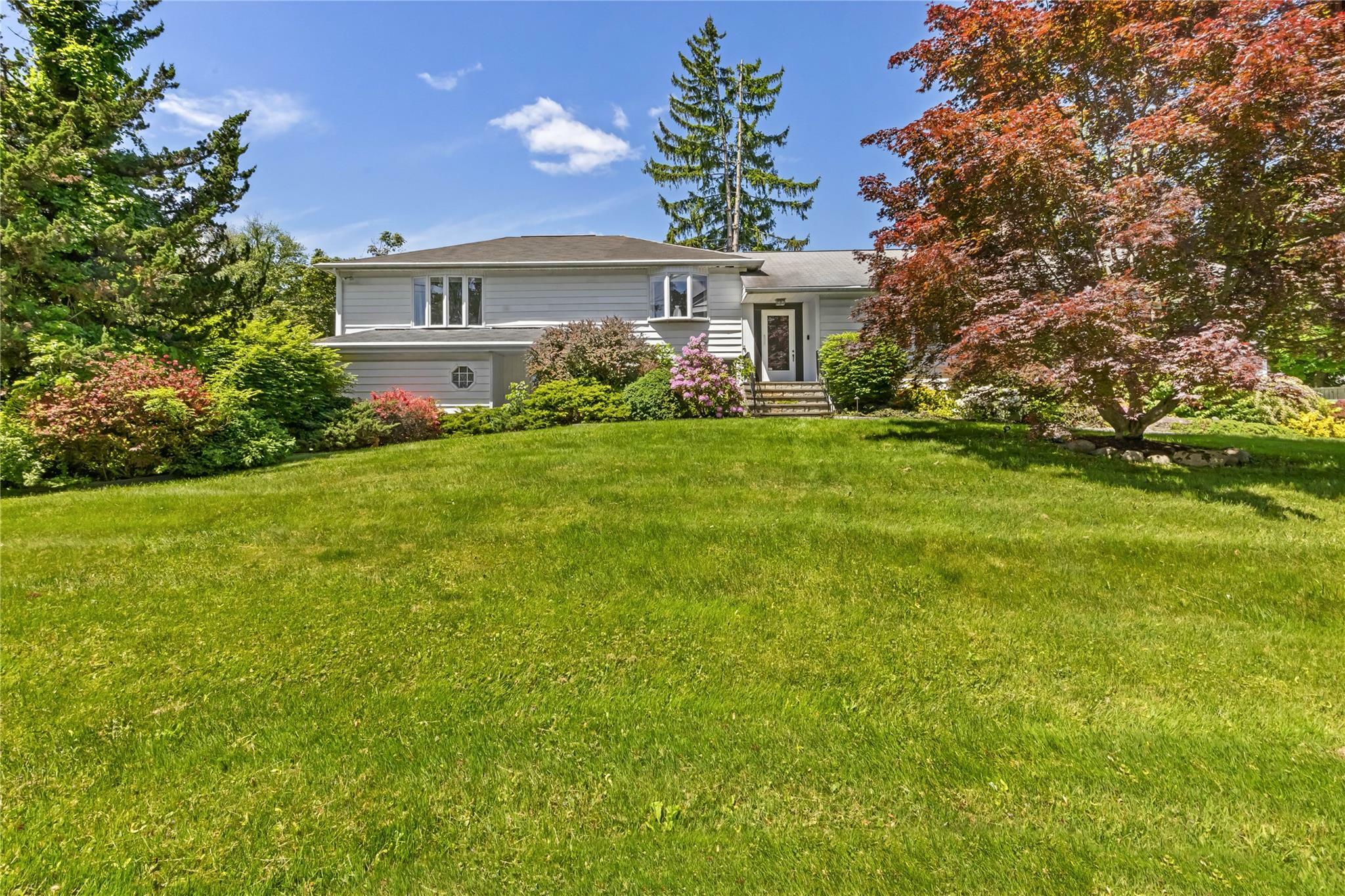 Property Photo:  2307 Hawthorne Drive  NY 10598 