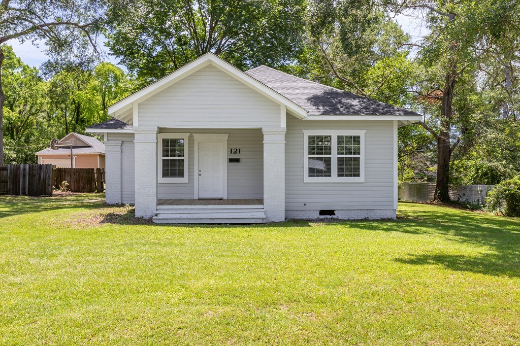 Property Photo:  121 Kerr Avenue  TX 75904 