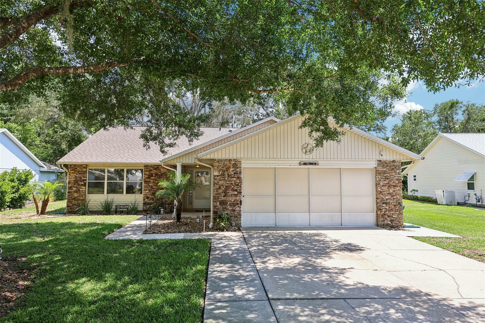 Property Photo: 1011 Dundee Circle FL 34788