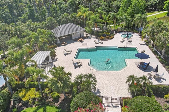 Property Photo: 4811 Woodbrook Drive FL 34243