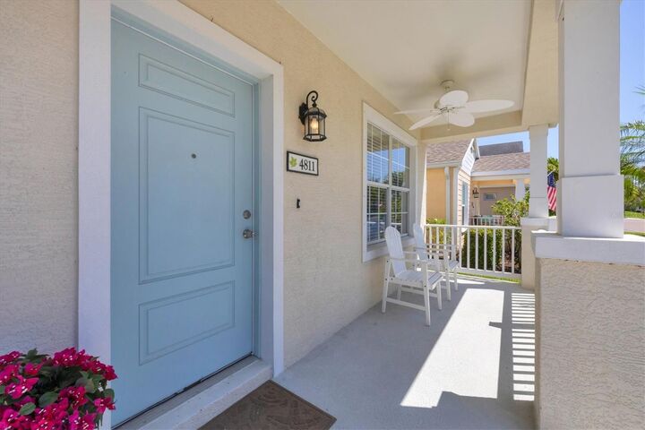 Property Photo: 4811 Woodbrook Drive FL 34243