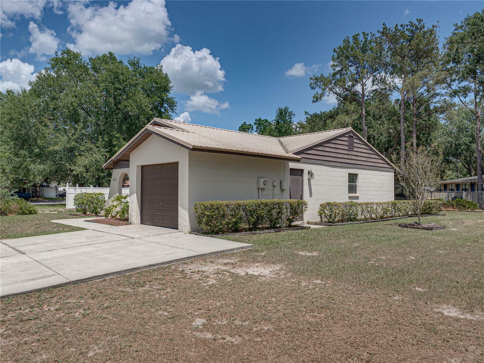 Property Photo: 2271 Crystal Grove Lane FL 33801
