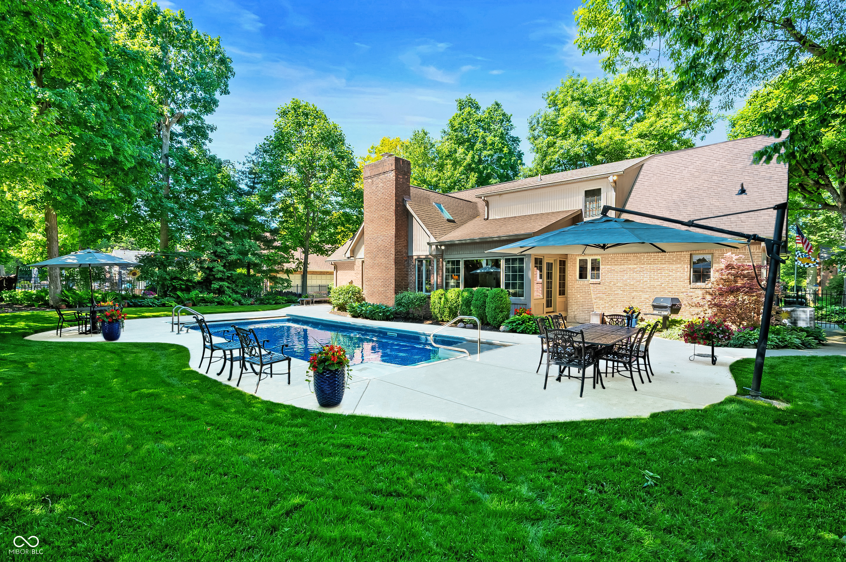 Property Photo: 6575 Robin Hood Drive IN 46227