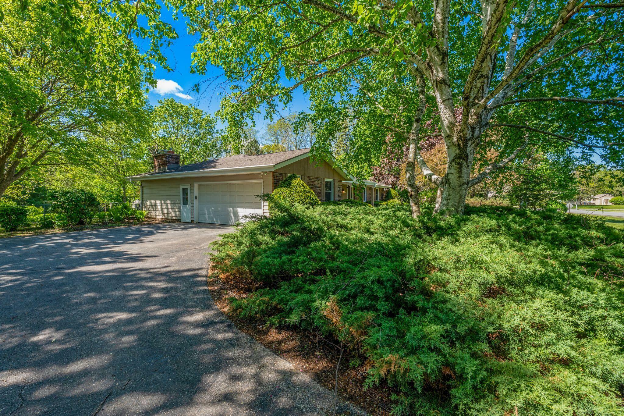 Property Photo: S45w25083 Black Oak Ln WI 53189