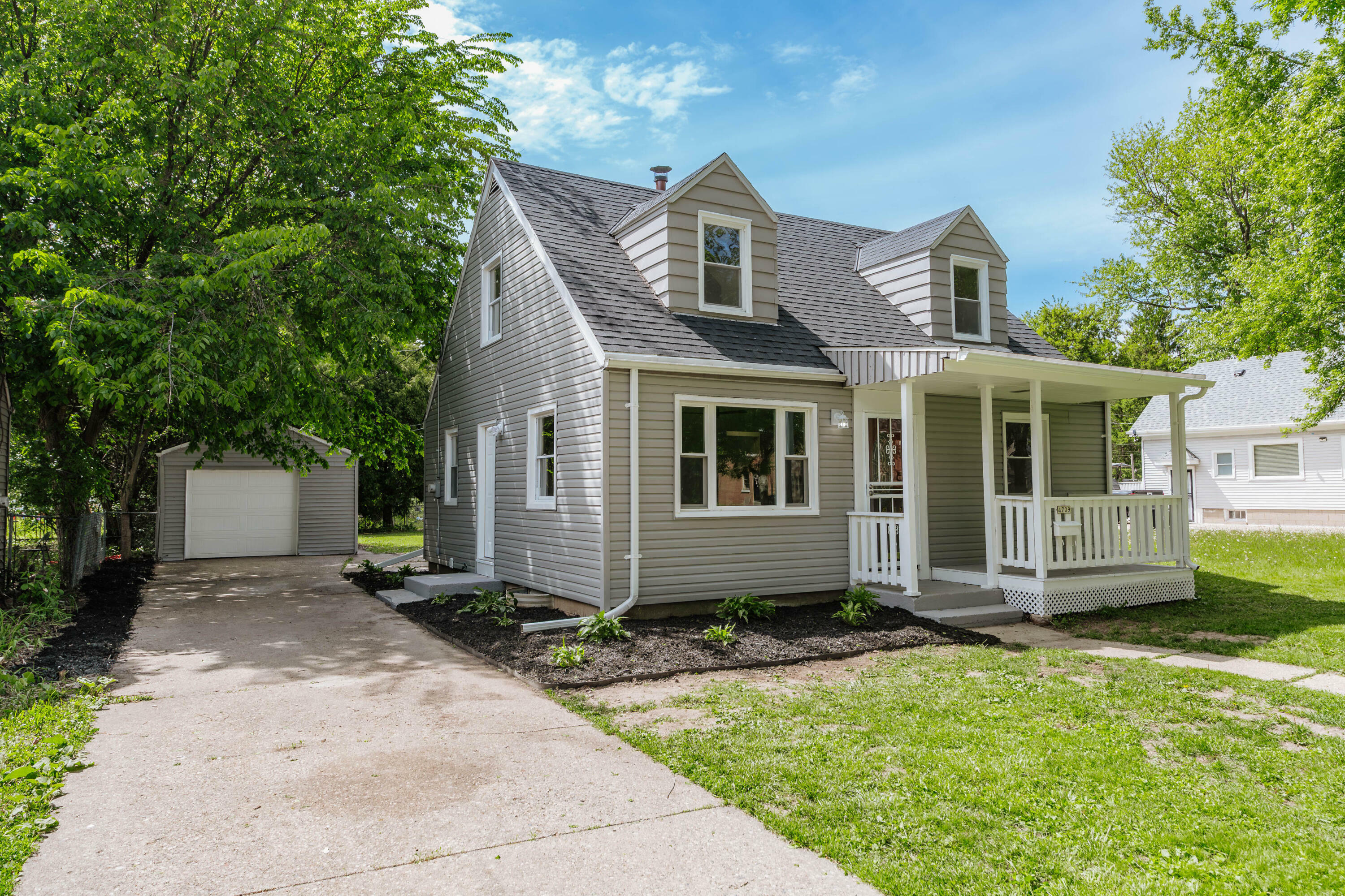 Property Photo: 4709 N 44th St WI 53218