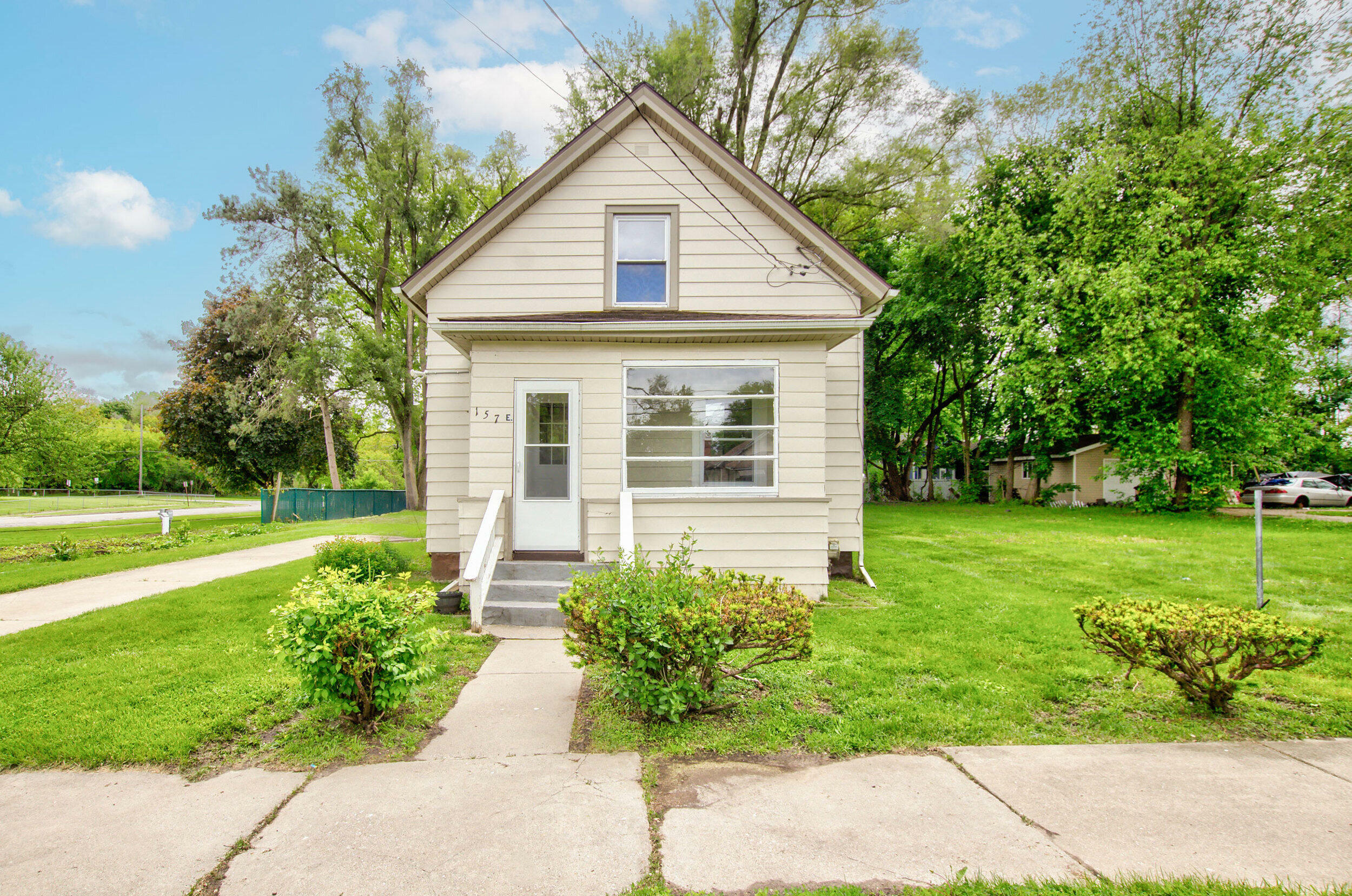 Property Photo: 157 E Mansion Street MI 49203