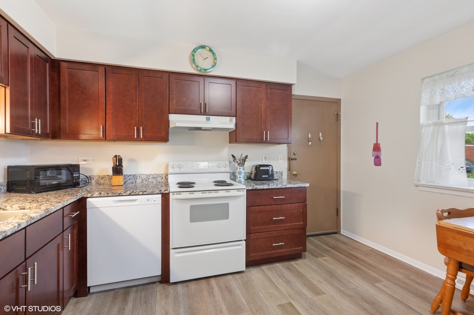 Property Photo: 10720 W Cermak Road IL 60154