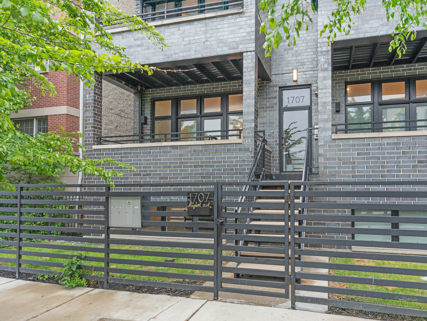 Property Photo:  1707 S Jefferson Street 1  IL 60616 