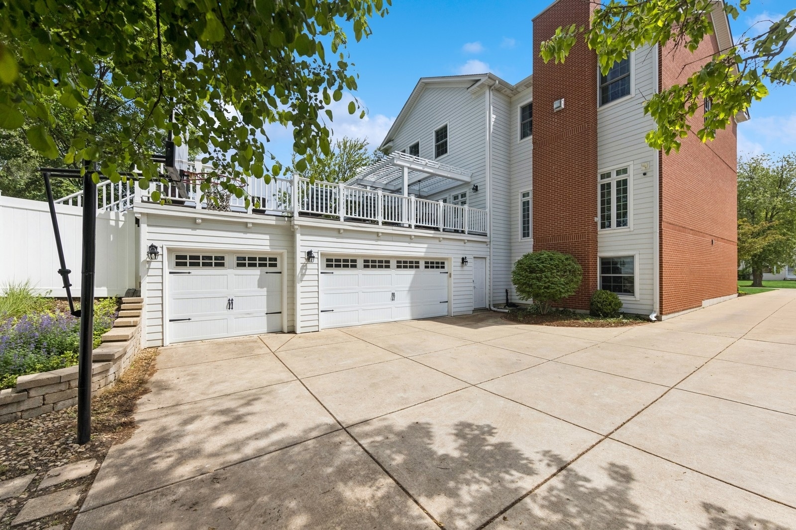 Property Photo:  16 Tuttle Avenue  IL 60514 