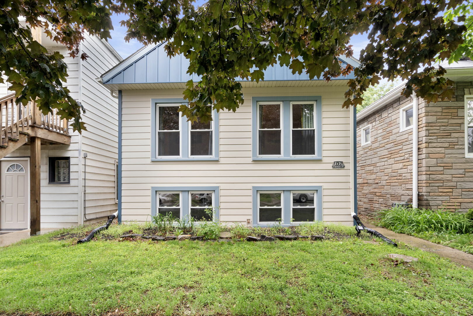 Property Photo: 1538 Kenilworth Avenue IL 60402