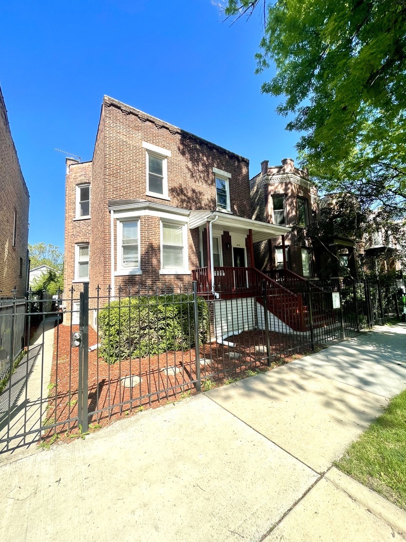 Property Photo: 1426 N Central Park Avenue IL 60651