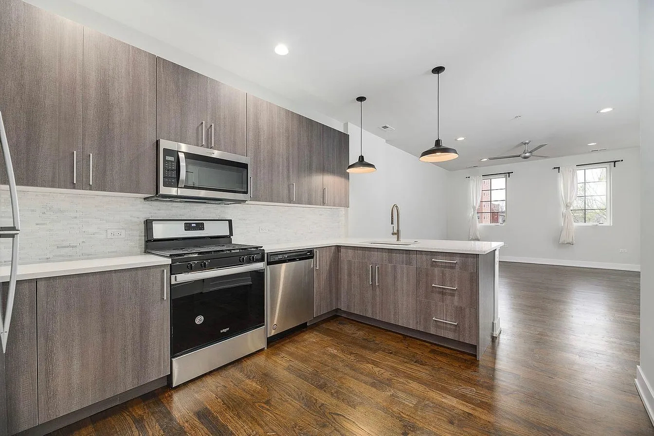 Property Photo:  5055 S Dorchester Avenue 204  IL 60615 
