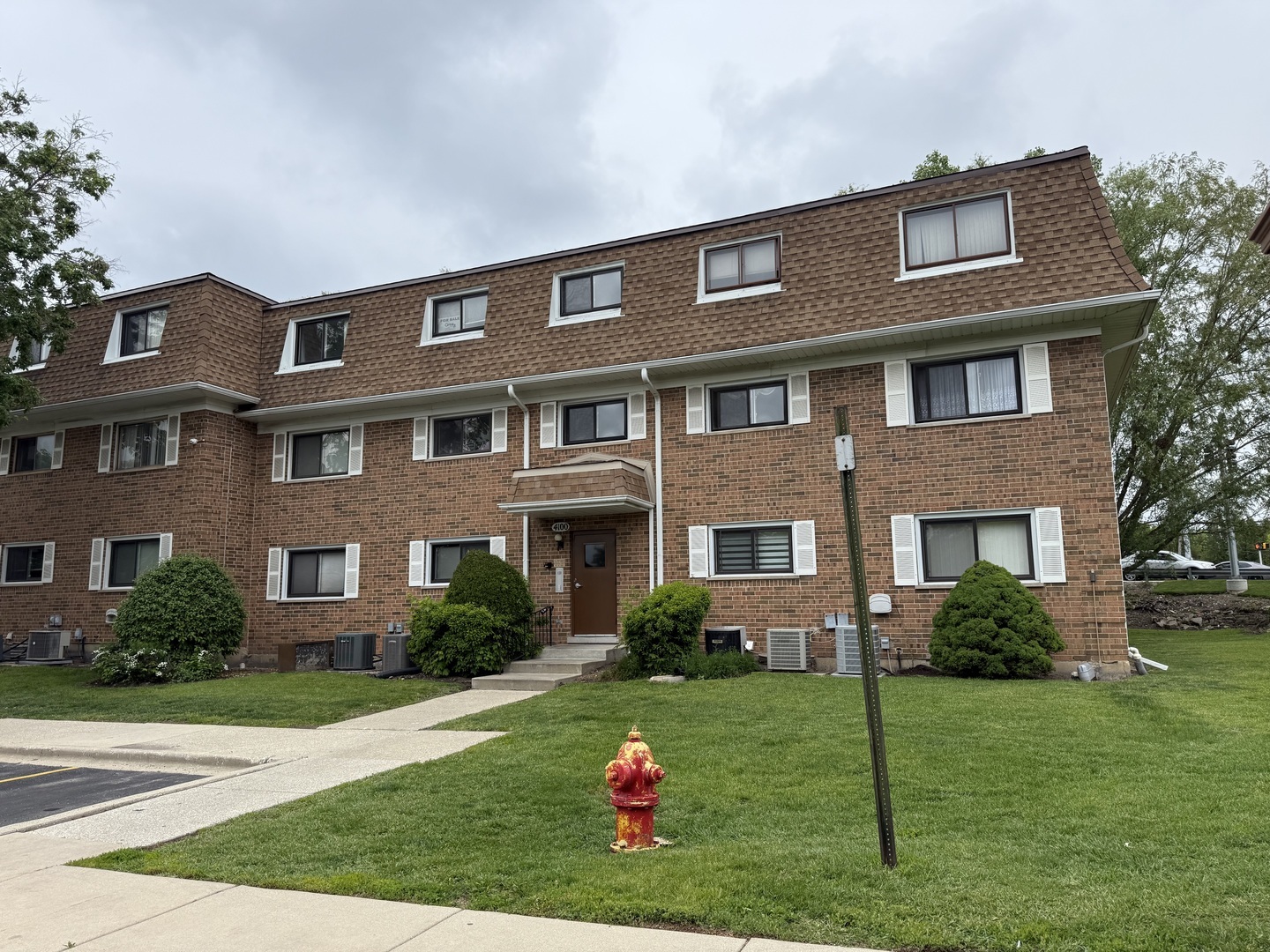 4100 Cove Lane F  Glenview IL 60025 photo