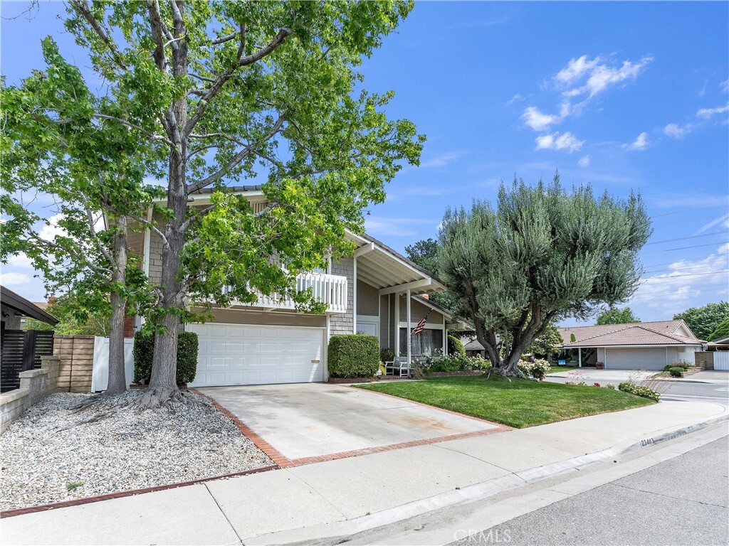 Property Photo: 23403 Via Castanet CA 91355