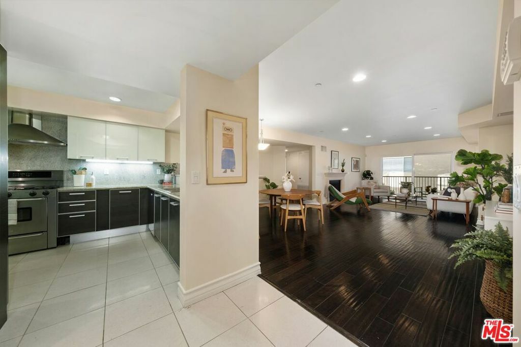 Property Photo: 1353 N Fuller Avenue 207 CA 90046