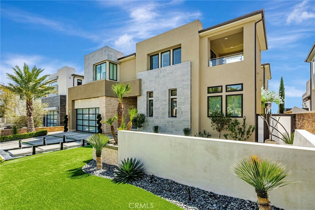 Property Photo: 20532 W Birmingham Way CA 91326
