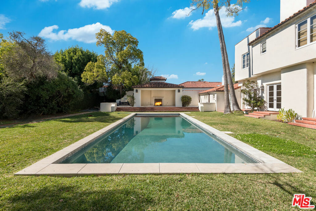 Property Photo: 401 S Las Palmas Avenue CA 90020