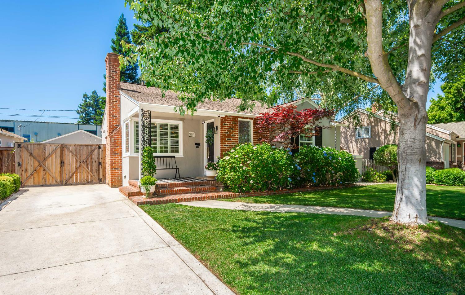 Property Photo:  900 Robertson Way  CA 95818 