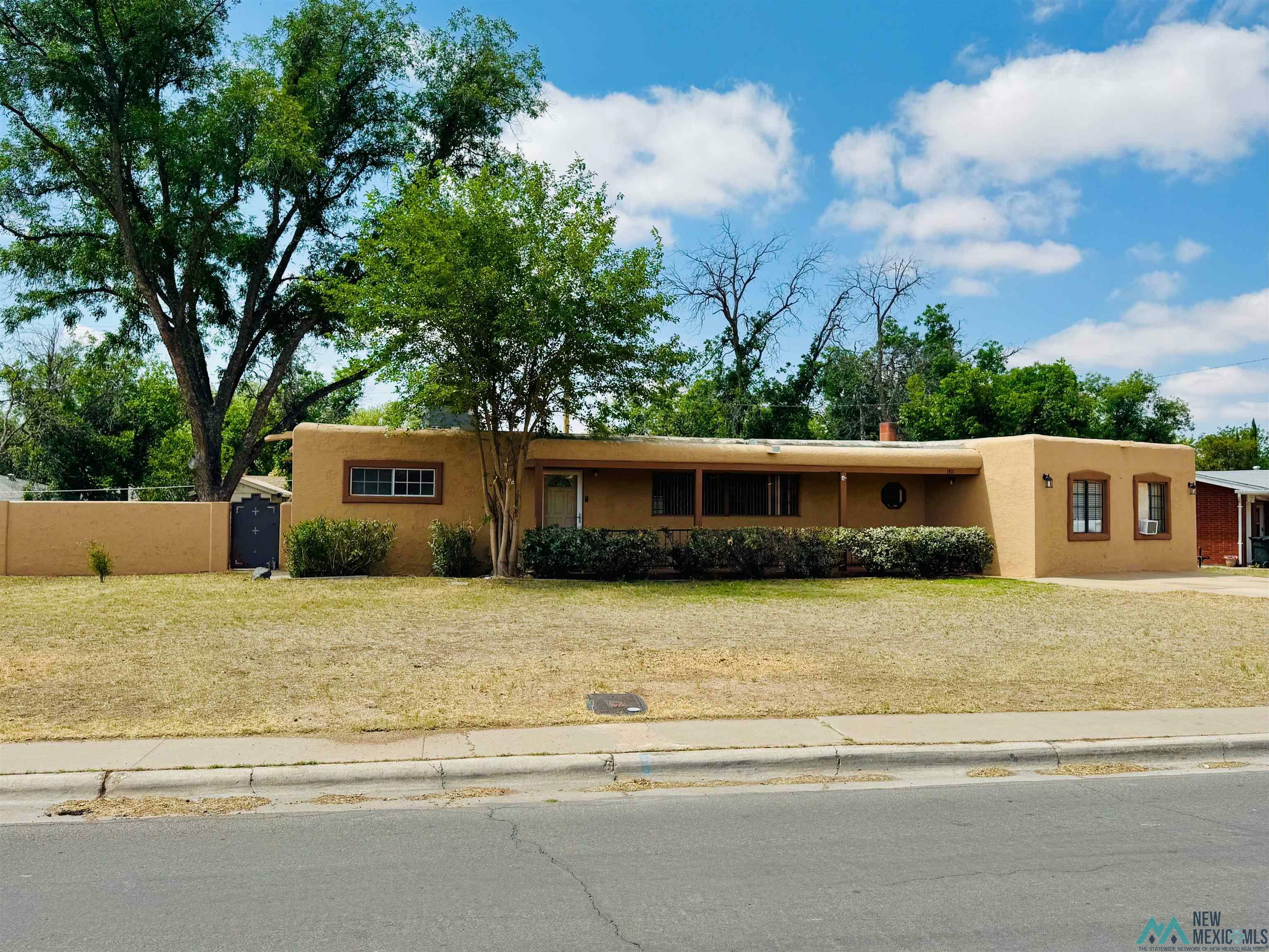 Property Photo: 1421 N Country Club Circle NM 88220