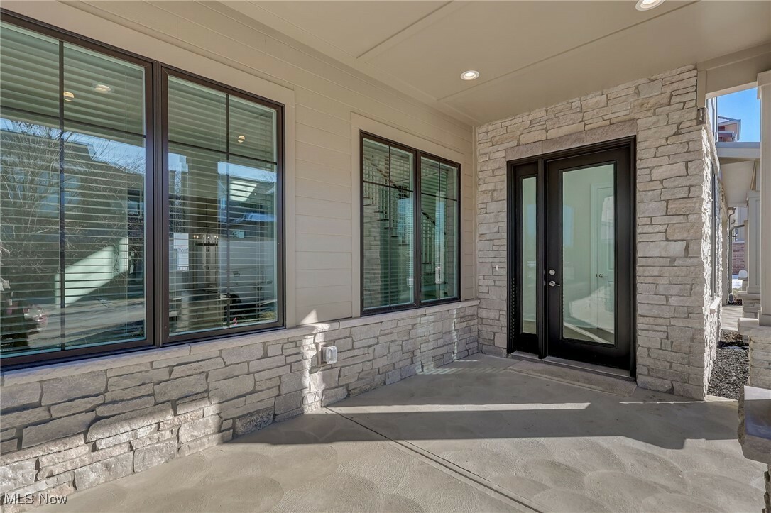 Property Photo: 2540 Edgewood Trace OH 44124