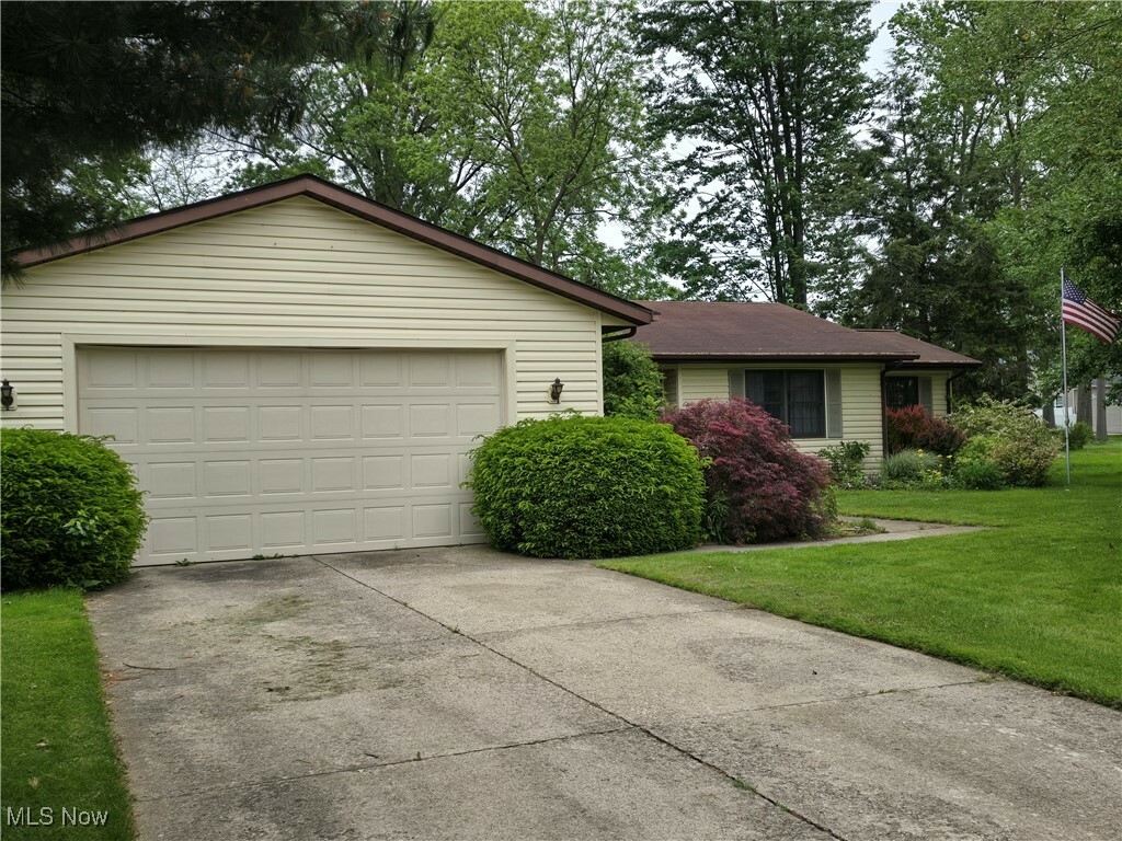 Property Photo: 1055 Royal Drive OH 44001