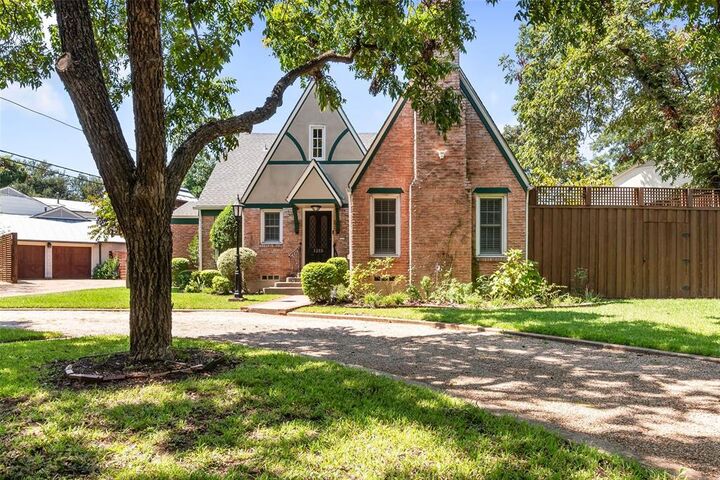 1215 N Oak Cliff Boulevard  Dallas TX 75208 photo