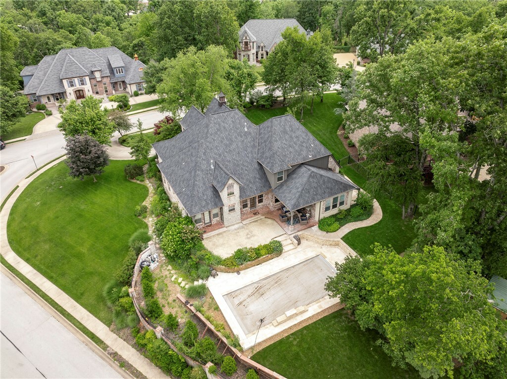 Property Photo: 1000 NW Provence Place AR 72712