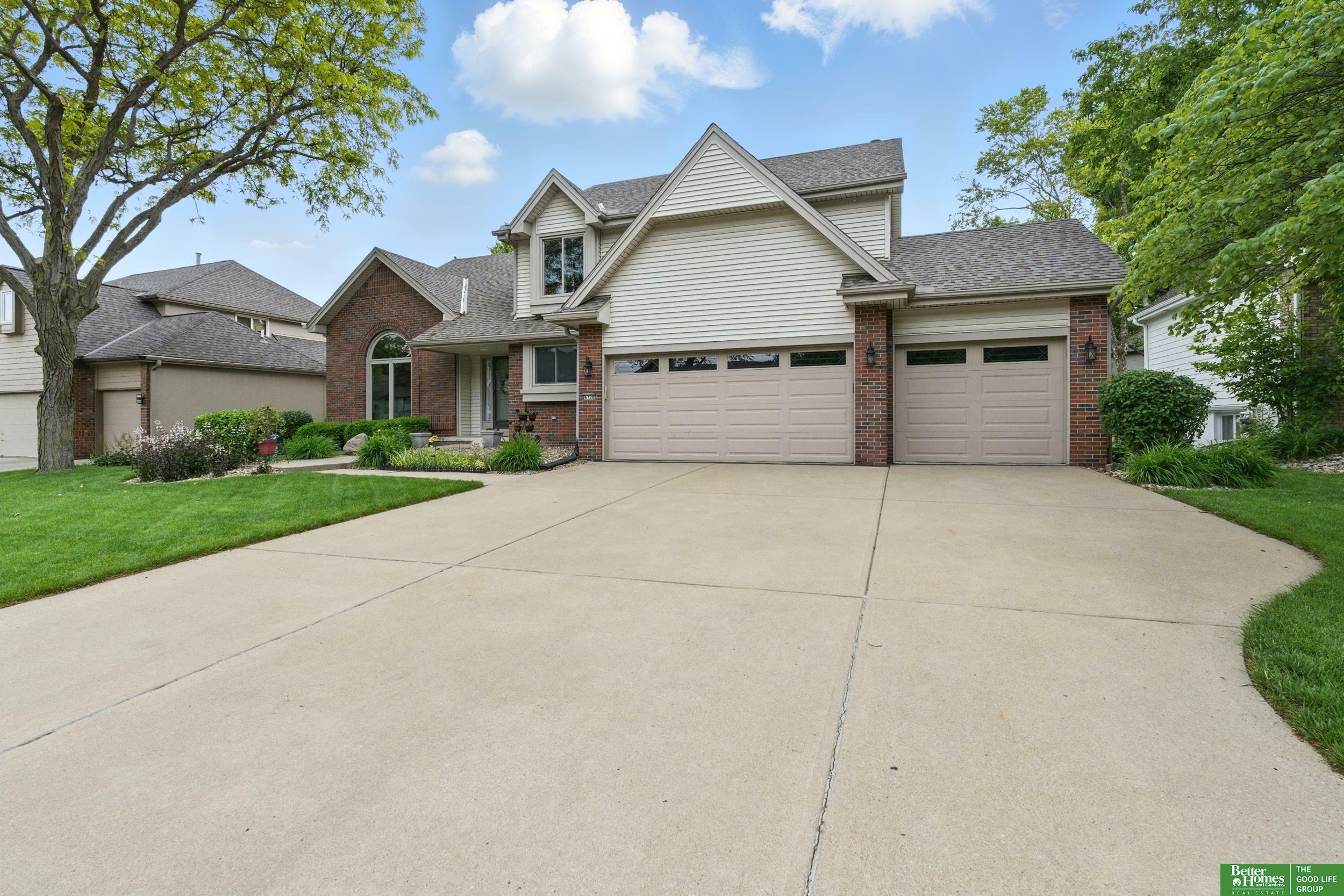 Property Photo: 6120 S 102nd Street NE 68127