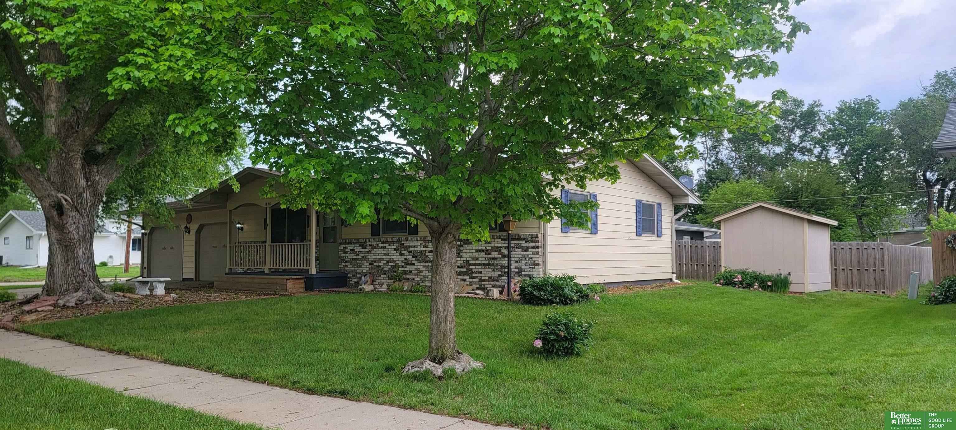 Property Photo:  1826 N York Avenue  NE 68467 
