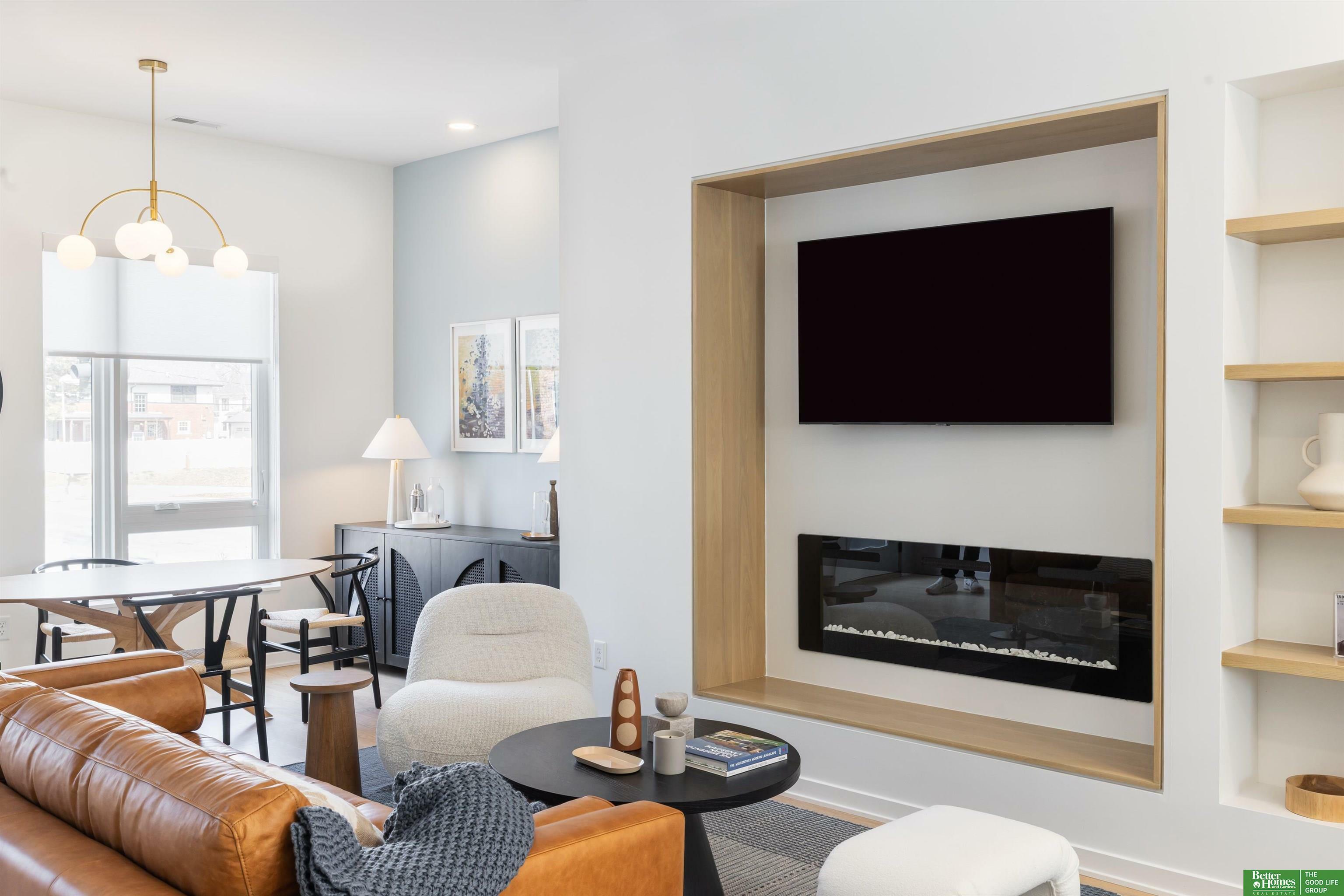 Property Photo: 5301 Elmwood Plaza NE 68106