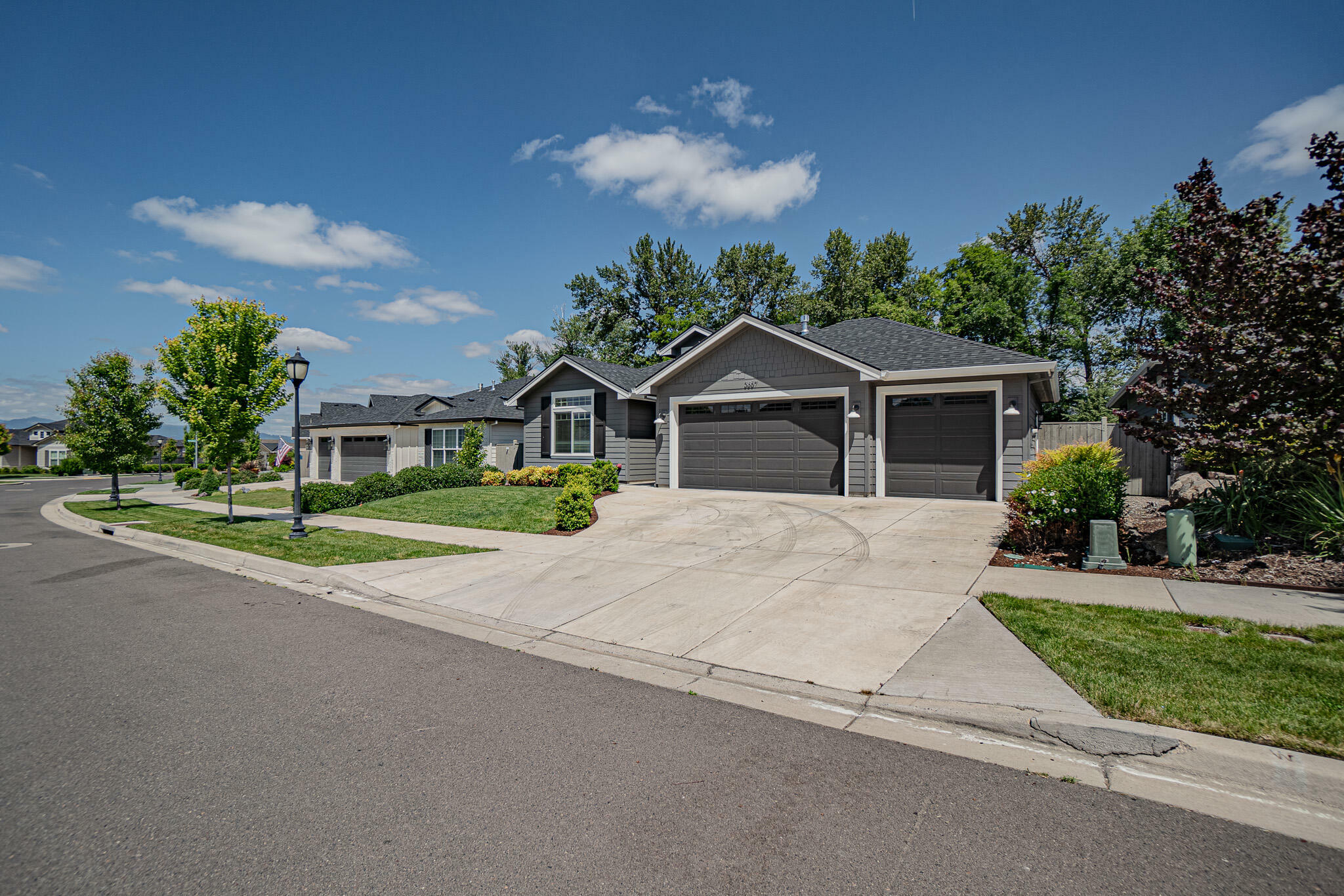 3857 Arizona Drive  Medford OR 97504 photo