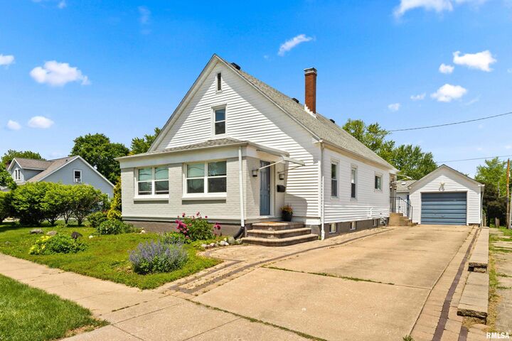 411 E Jefferson Street  Washington IL 61571 photo