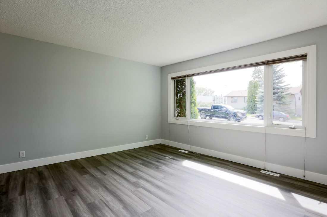 Property Photo:  2620 38 Street SW  AB T3E 3E8 