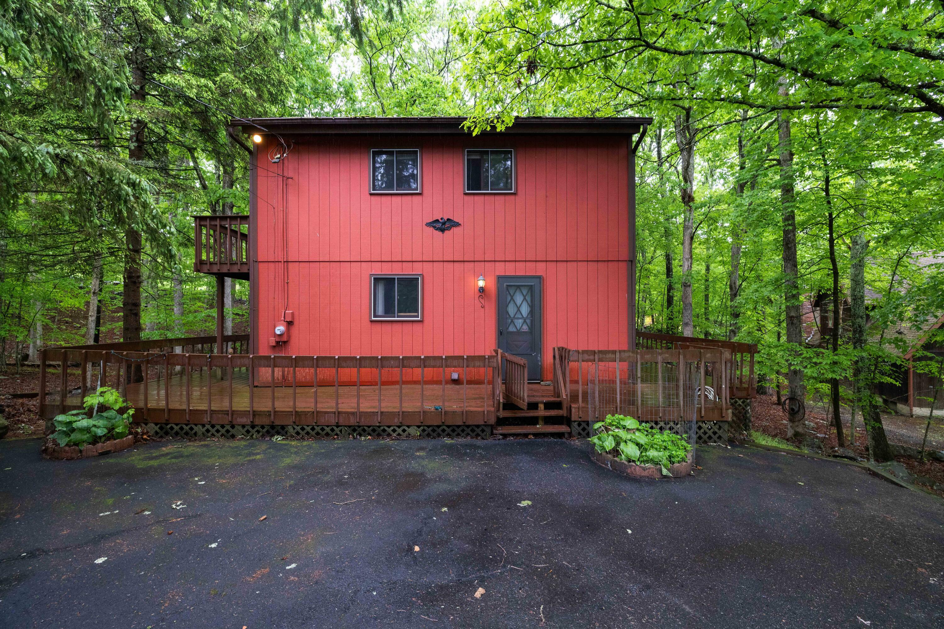 1086 Hampstead Road  Bushkill PA 18324 photo