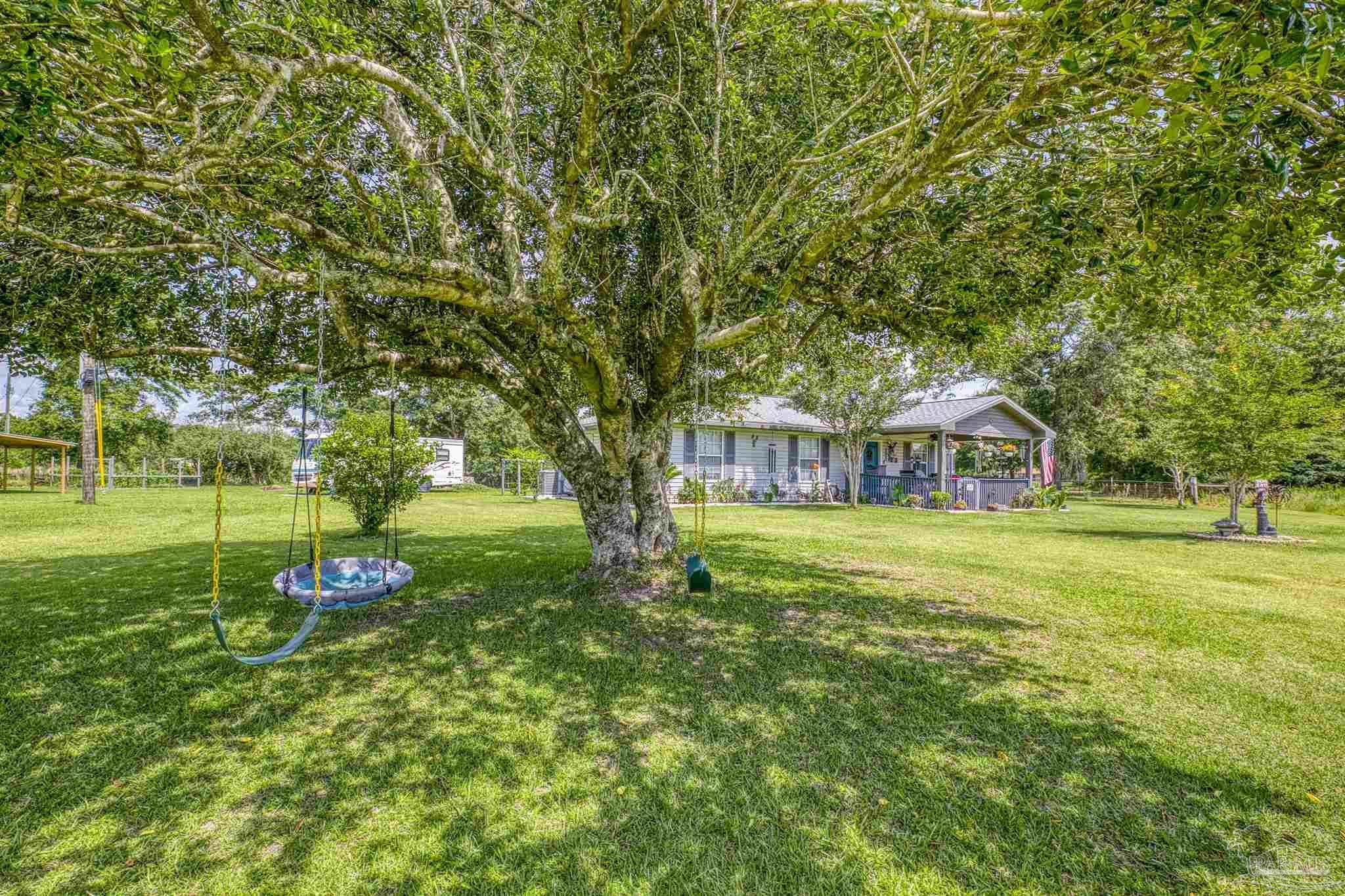 Property Photo: 1851 Mittie Crain Rd FL 32570