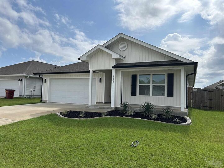 Property Photo: 4422 Tiger Oak Ct FL 32571