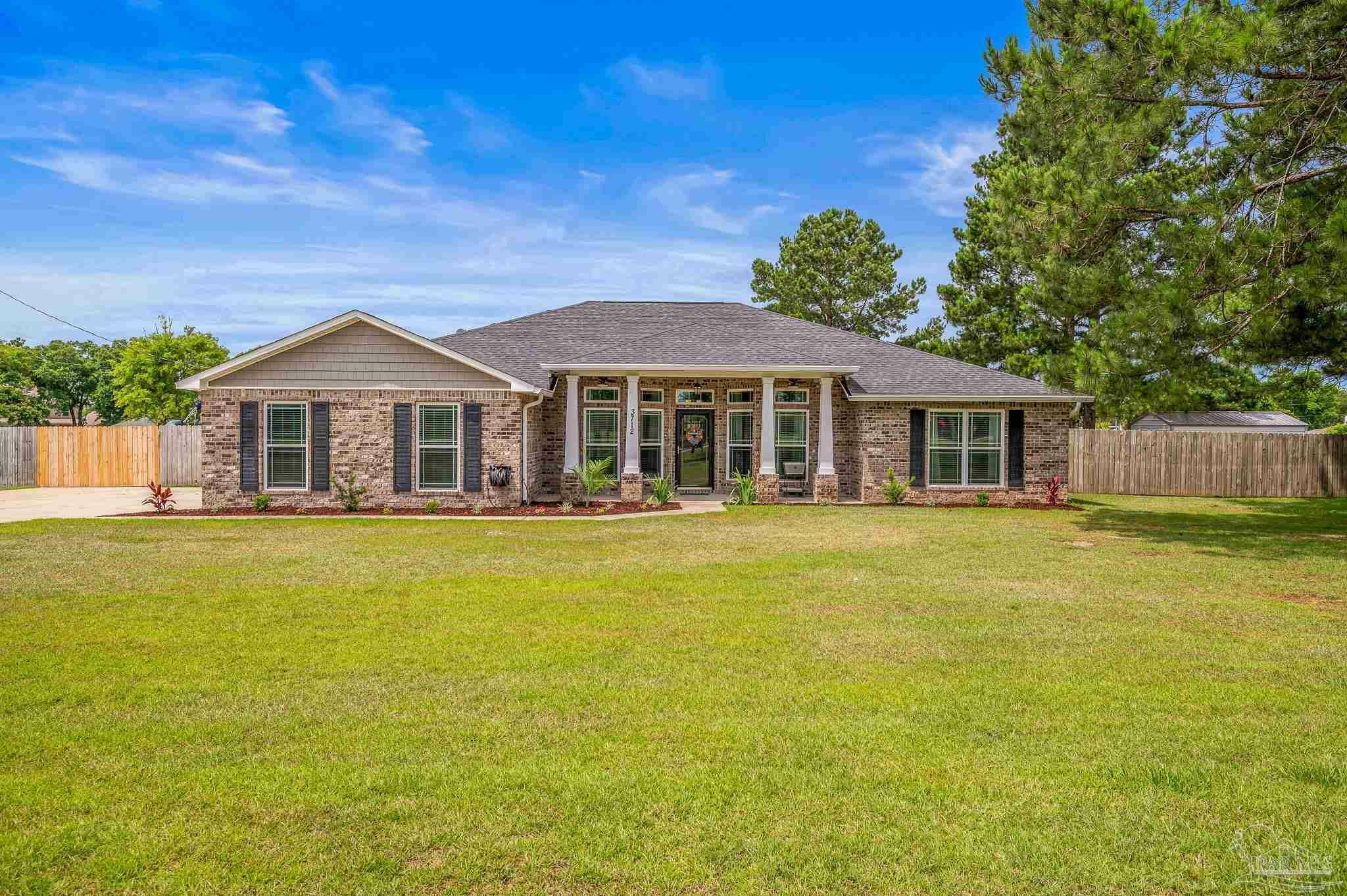Property Photo: 3712 Pace Mill Way FL 32571