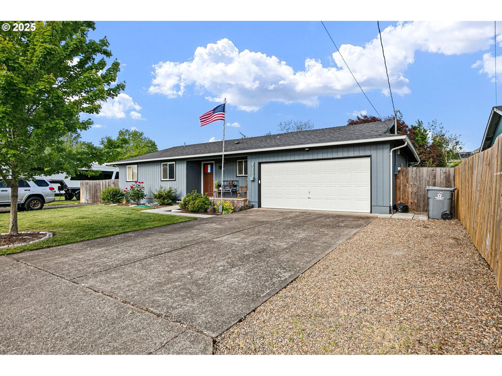 Property Photo: 755 N 8th St OR 97446