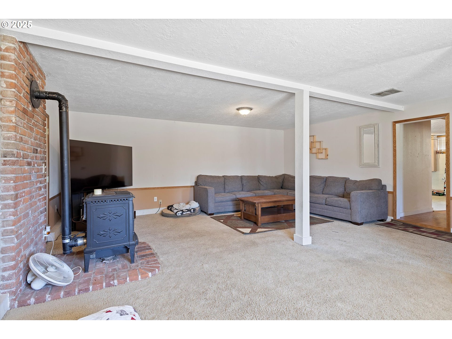 Property Photo: 410 W Jefferson St OR 97111