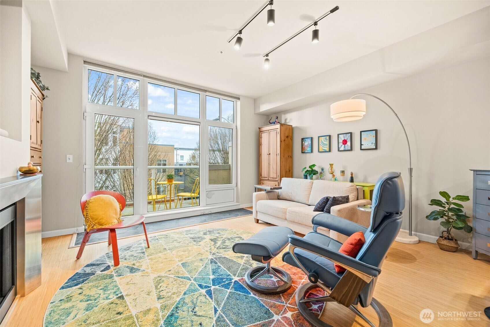 Property Photo: 17 W Mercer Street 206 WA 98119
