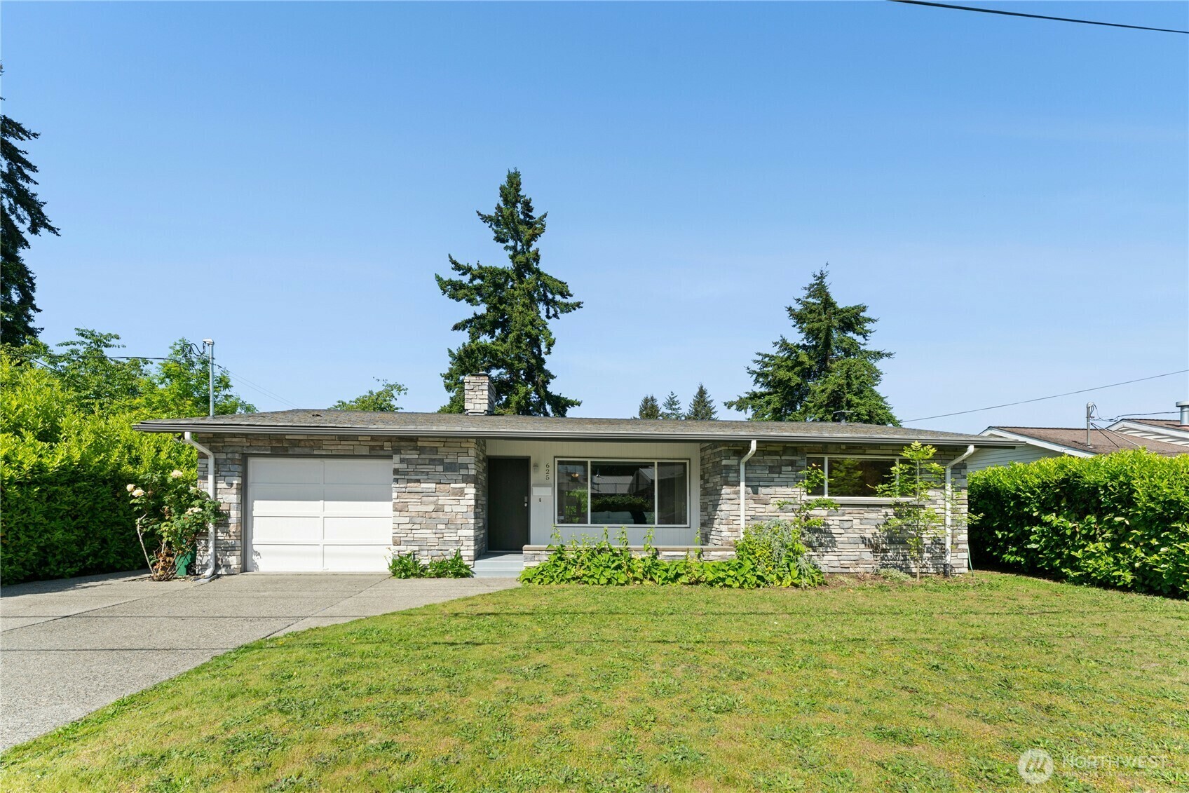 Property Photo:  625  Kirkland Avenue NE  WA 98056 