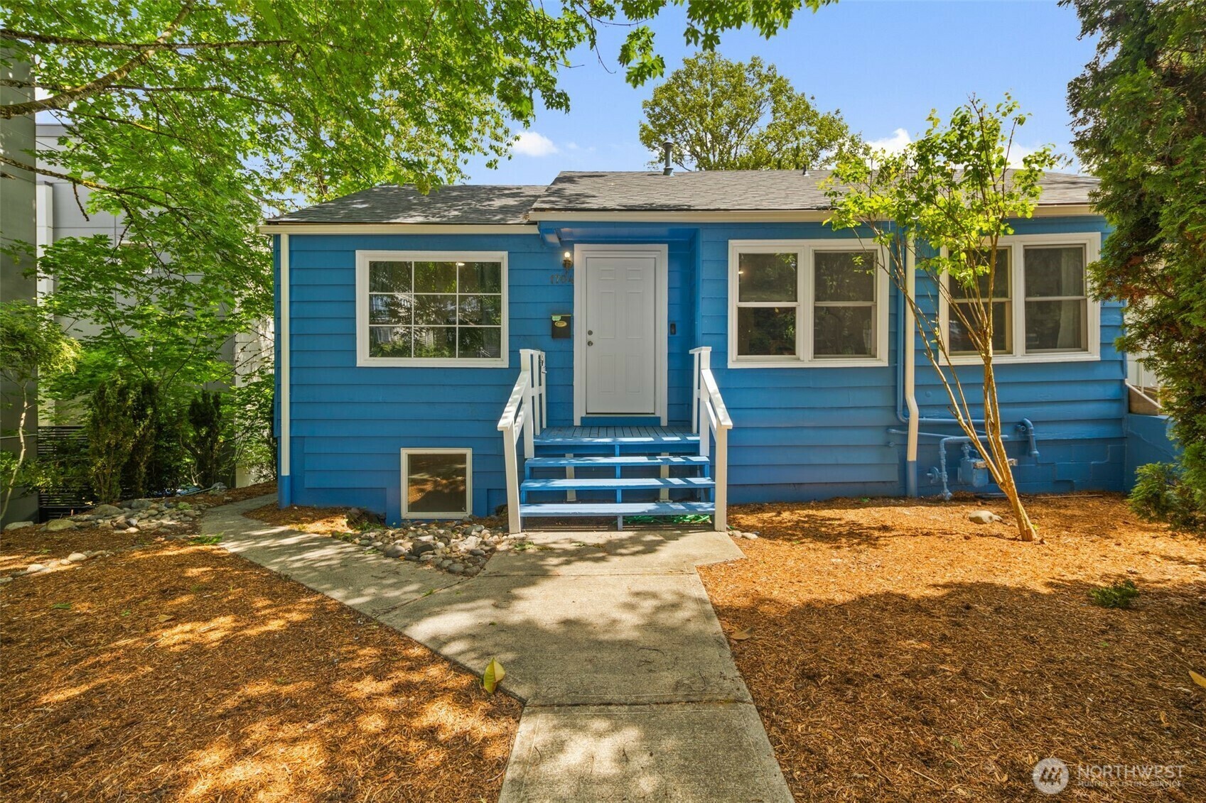 Property Photo:  1704  27th Avenue  WA 98122 