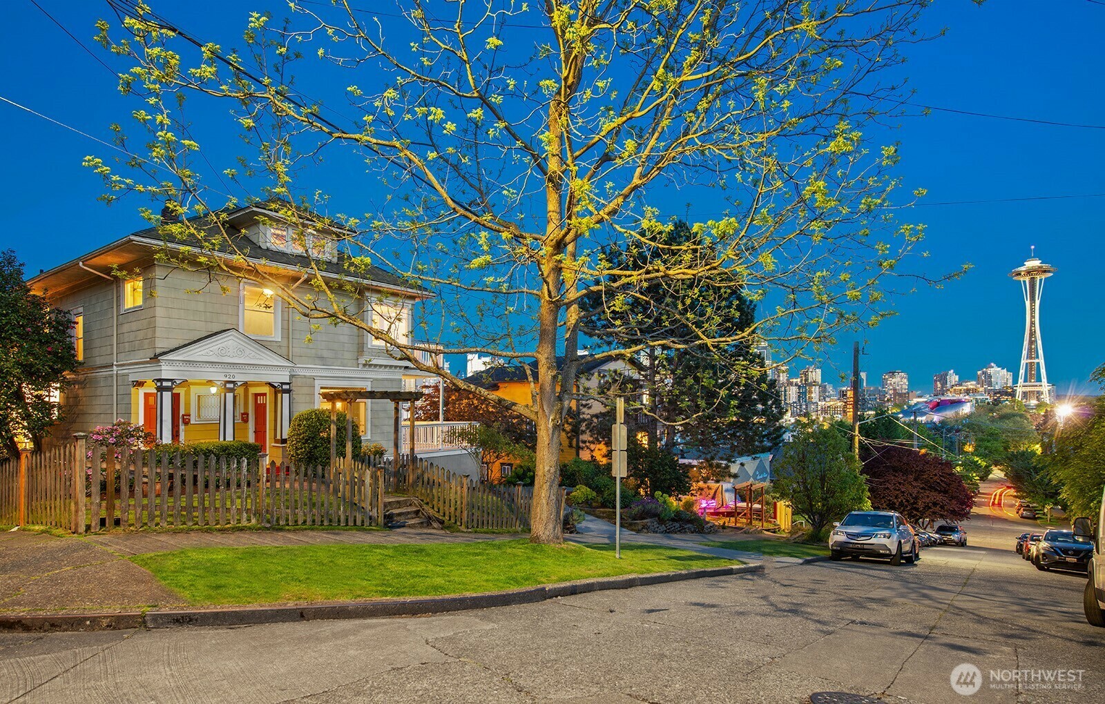 Property Photo: 920 4th Avenue N WA 98109
