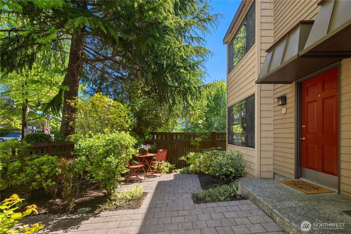 Property Photo: 379 100th Avenue NE A WA 98004