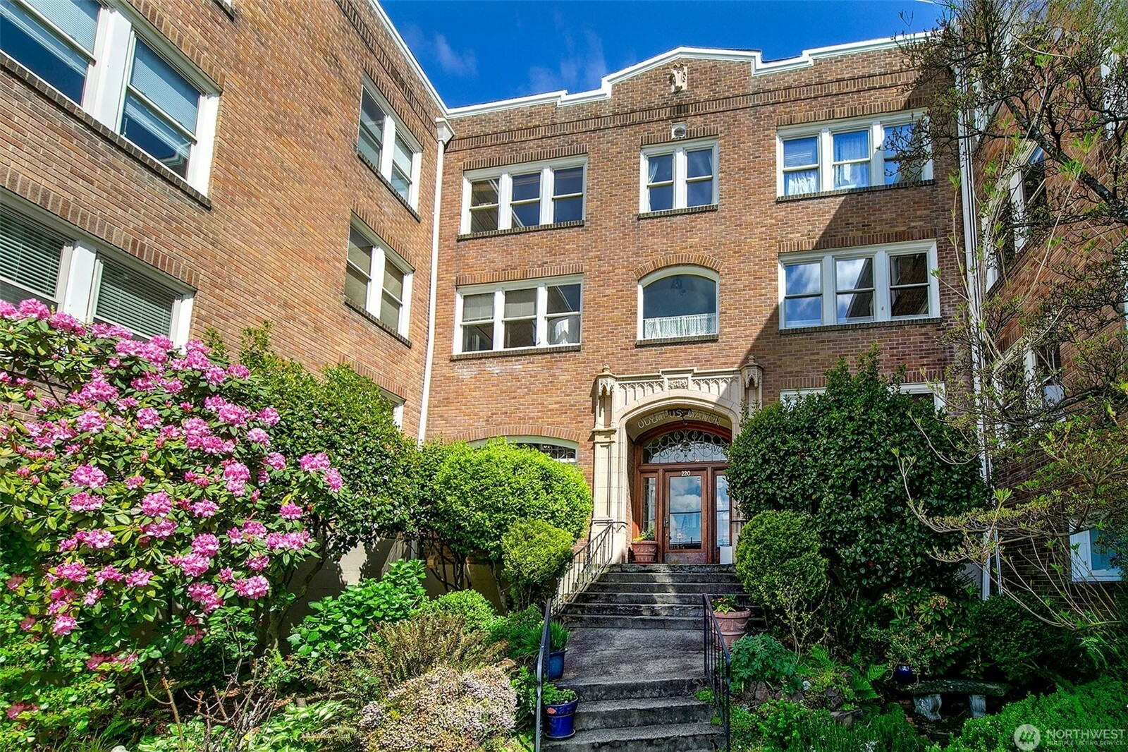 Property Photo: 220 W Olympic Place 309 WA 98119