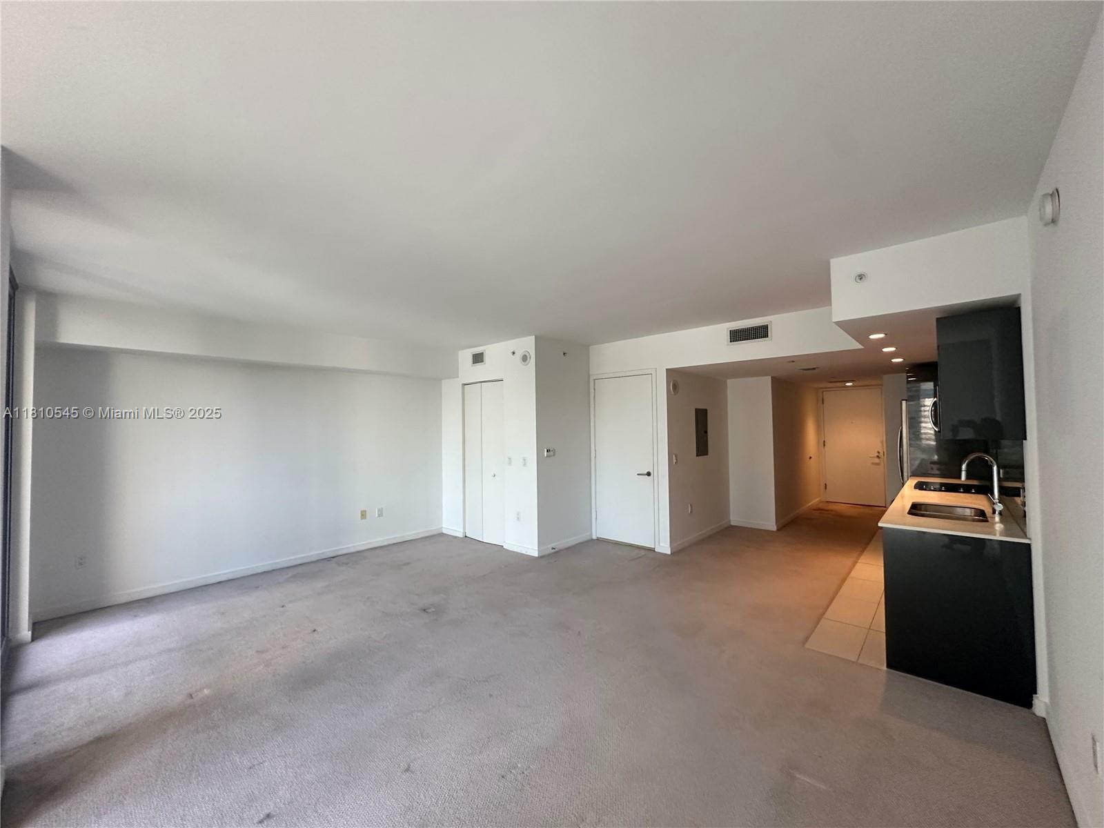 Property Photo: 31 SE 6th St 1603 FL 33131