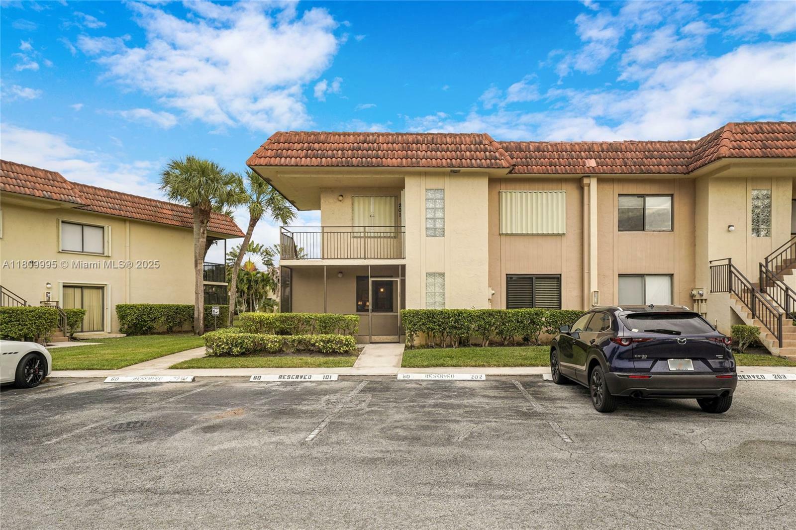 374 Lakeview Dr 101  Weston FL 33326 photo