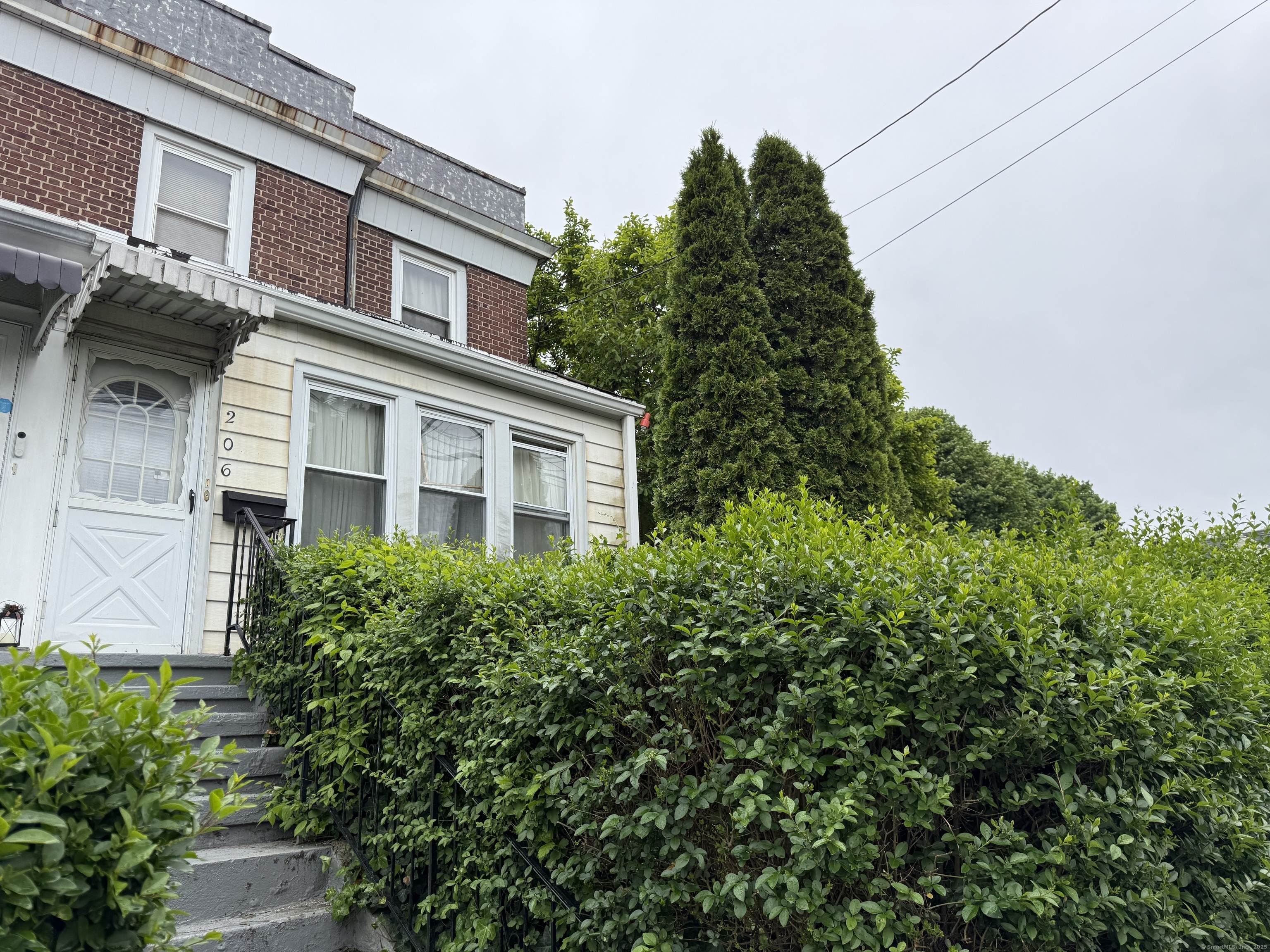 Property Photo:  206 Remington Street  CT 06610 