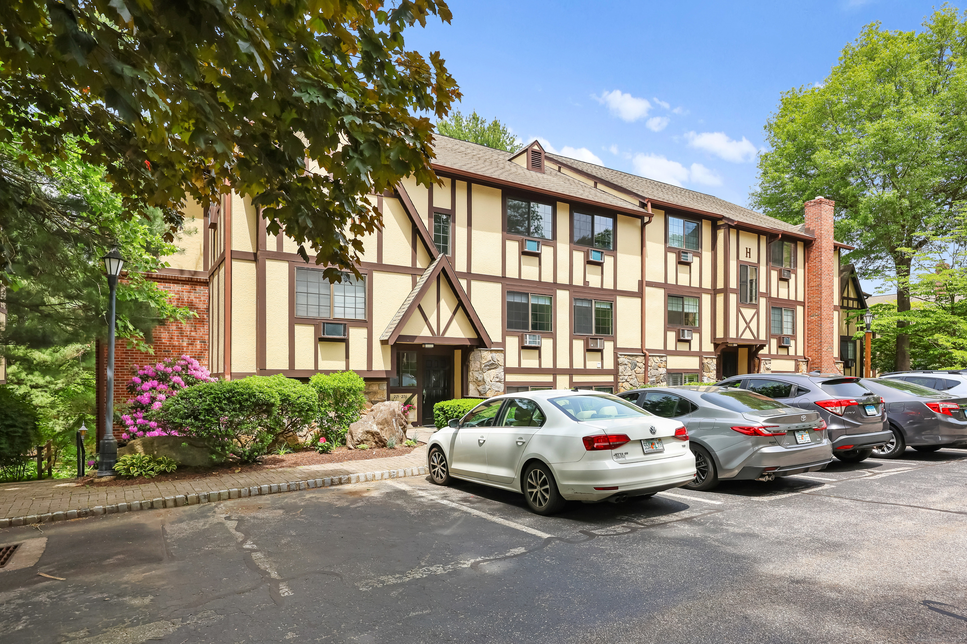 Property Photo: 50 Aiken Street Apt 275 CT 06851