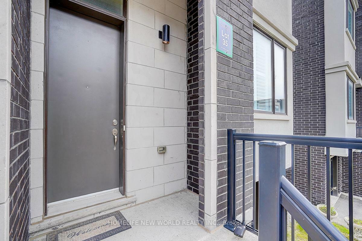 Property Photo: 25 Sydney Circle ON L4H 4R2